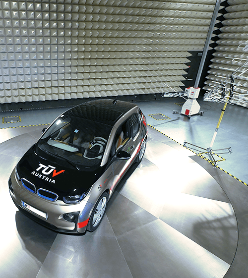 P1280574_TUV_AUSTRIA_EMV_Absorber_Halle_Anechoic_Chamber_541px.png